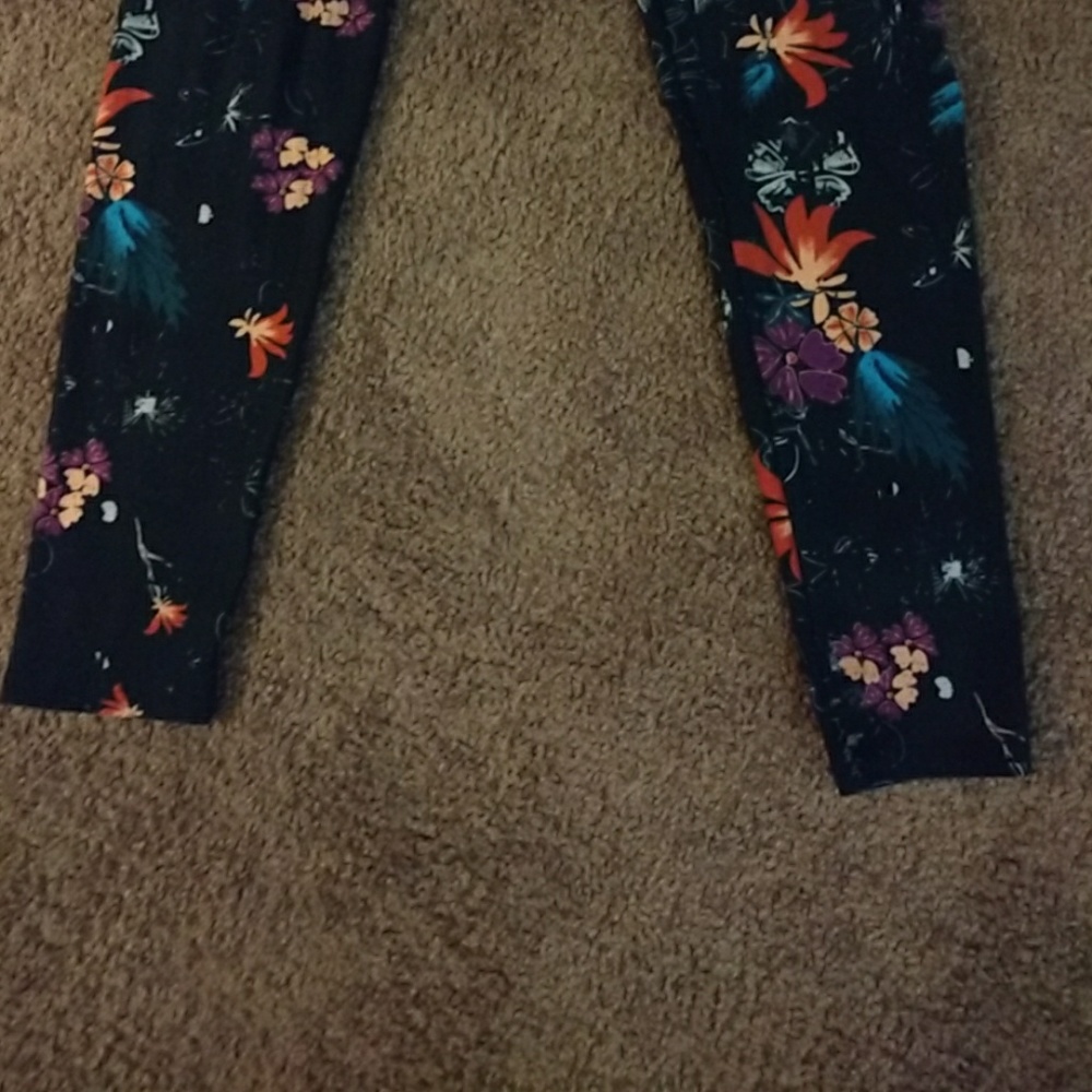 Nice leggings. 💞 - Picture 3 of 5